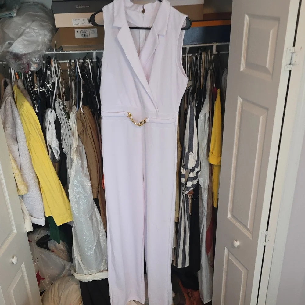 Elegant White Sleeveless Jumpsuit - Picture 1 of 2